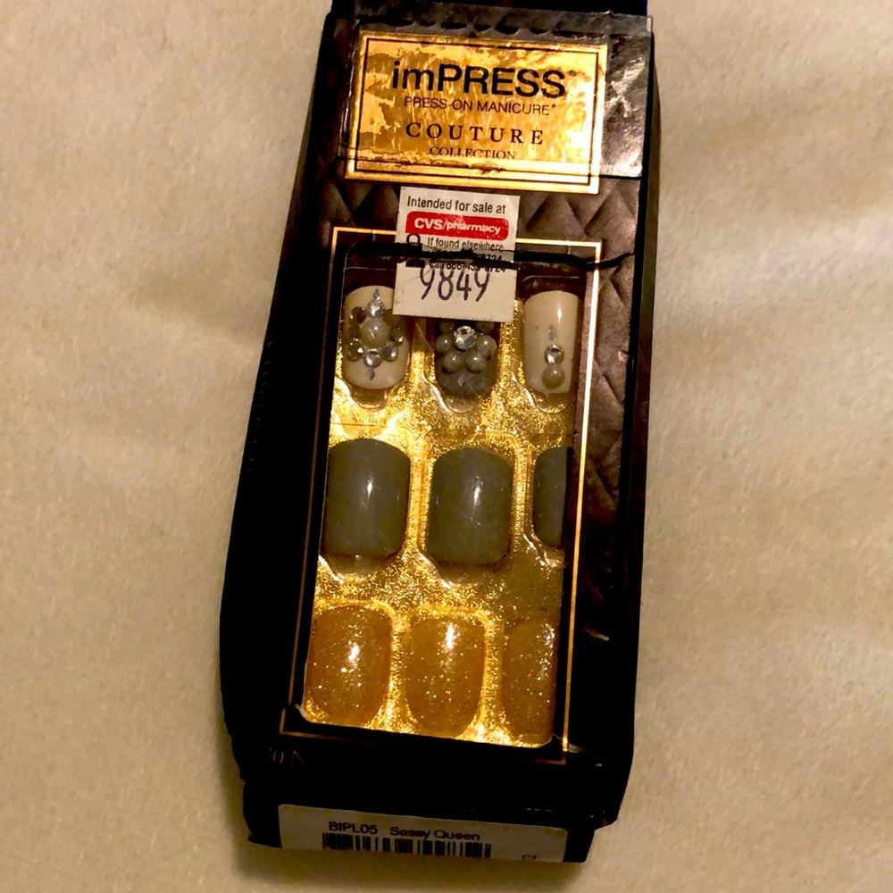 Kiss imPress Press-on Nails Couture Series
New in box. Not used.